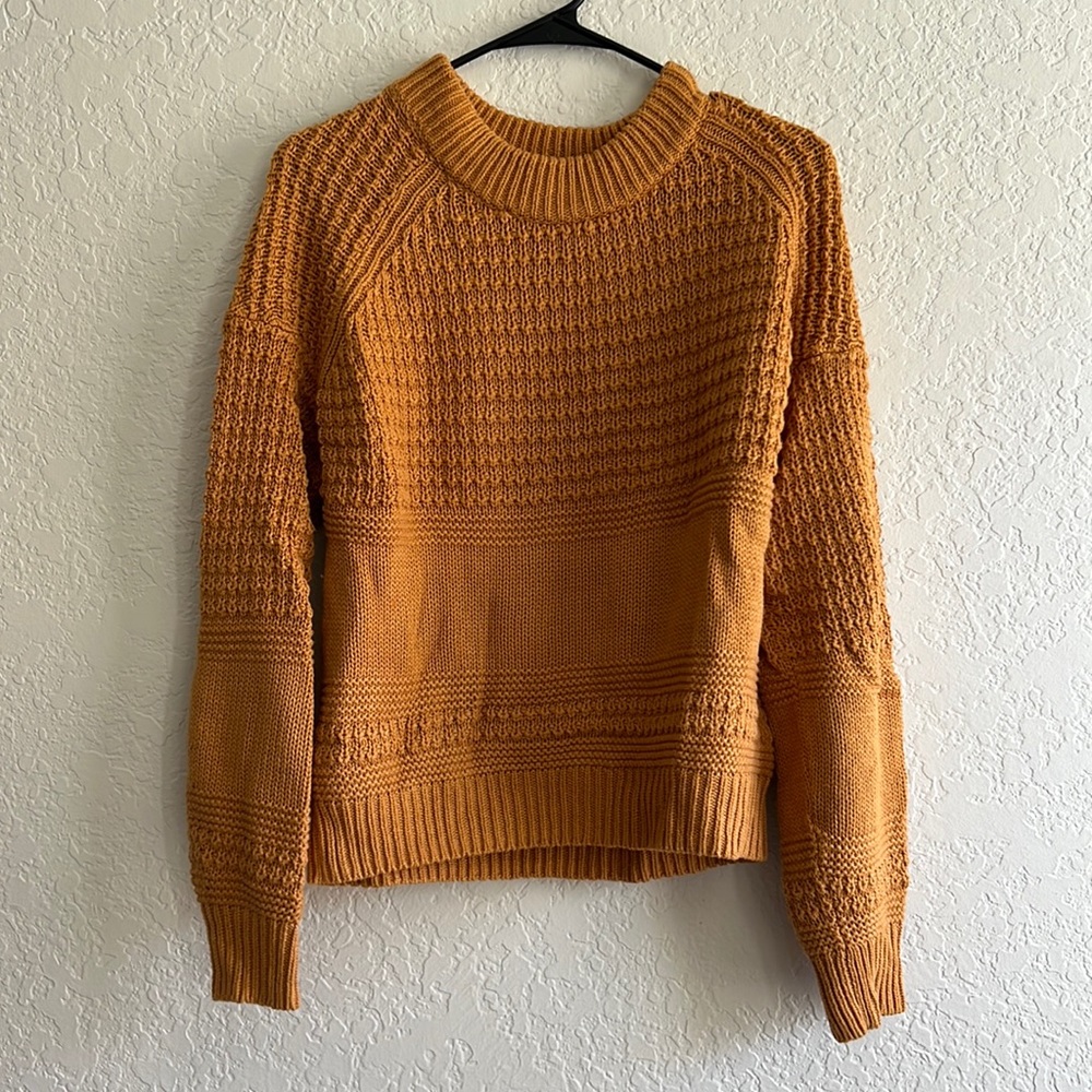 Women’s Gold Knit Sweater size Medium
